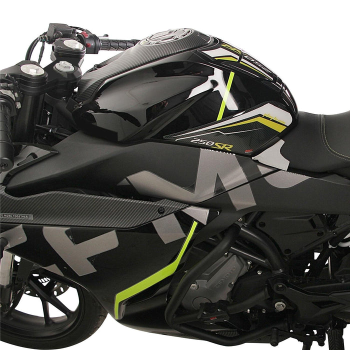 Juego de almohadillas de tanque GP Kompozit negro-rojo compatible con CFMOTO 250SR / 300SR 2023-2026